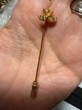 Gold tone golf stick pin